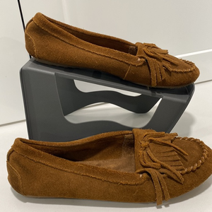 Minnetonka Women's Size 8 Kilty Hardsole Moccasins Brown Classic‎